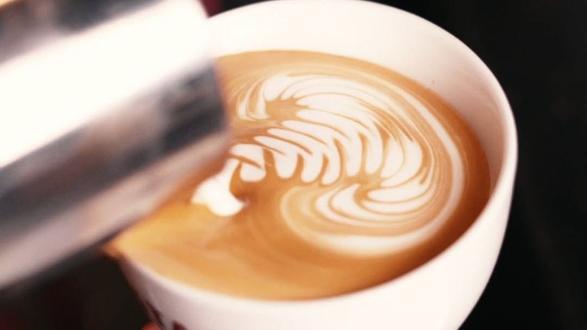 Costa Coffee UAE To Offer Free Barista-Made Drink To Military Personnel, Police Officers & Firefighters!