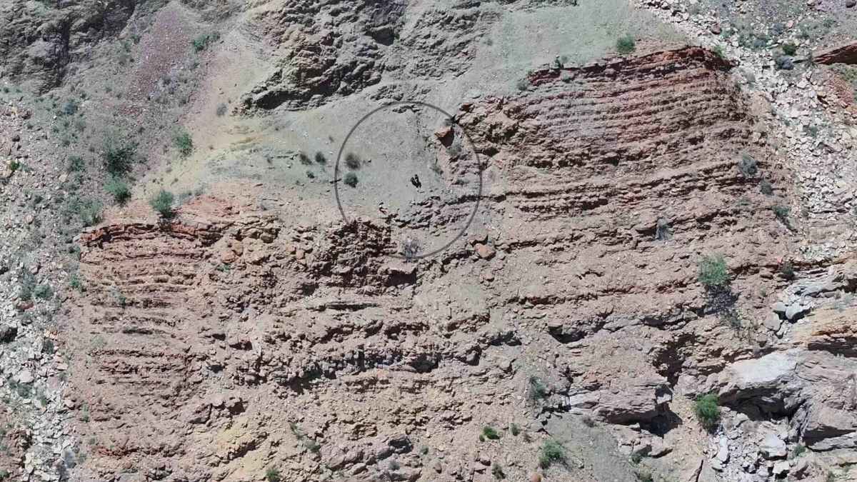 Watch: Two Tourists Stranded In Hatta Mountains Were Rescued By Dubai Police