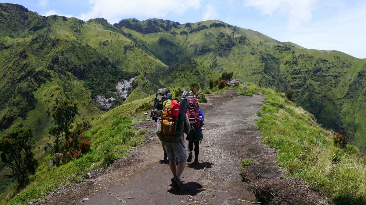 What Are Karnataka’s New Trekking Rules? Why Are Guide & Walkie-Talkie Now Compulsory?