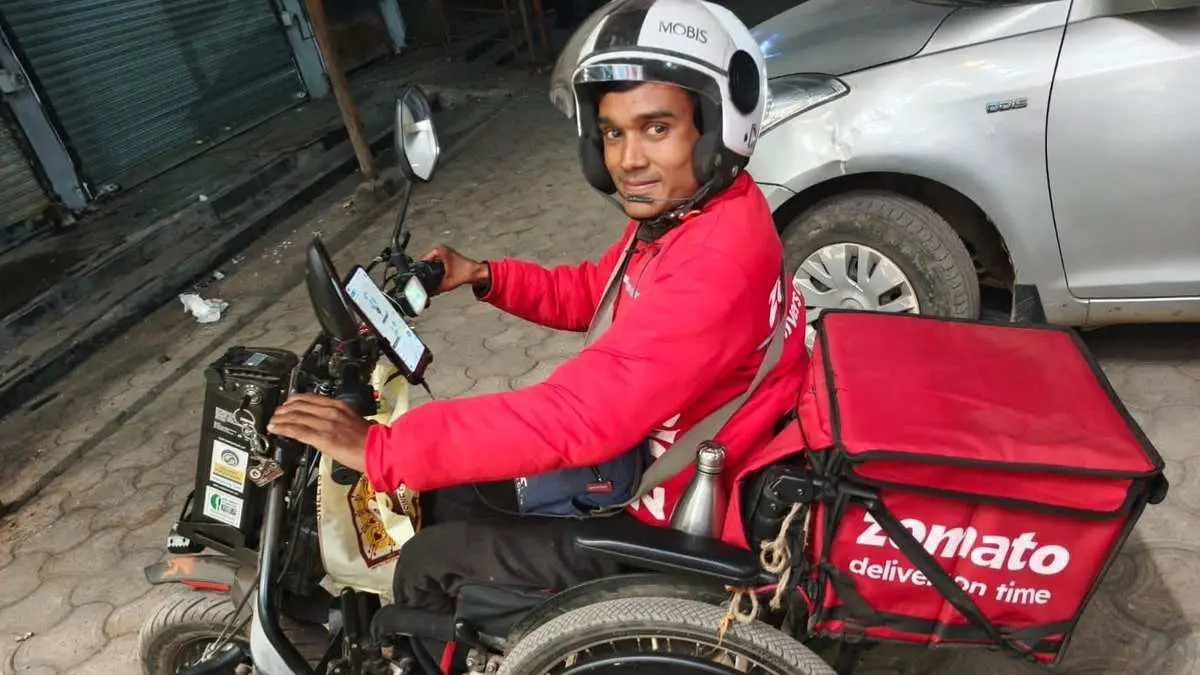 X User Impressed With Zomato’s Wheelchair Delivery Partners, Gets Call To Come To The Door