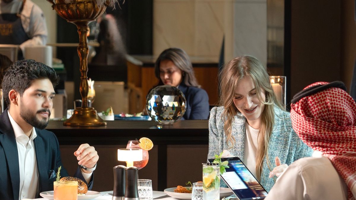 8 Ideal Business Lunch Deals In Riyadh For Work Meetings & Professional Networking