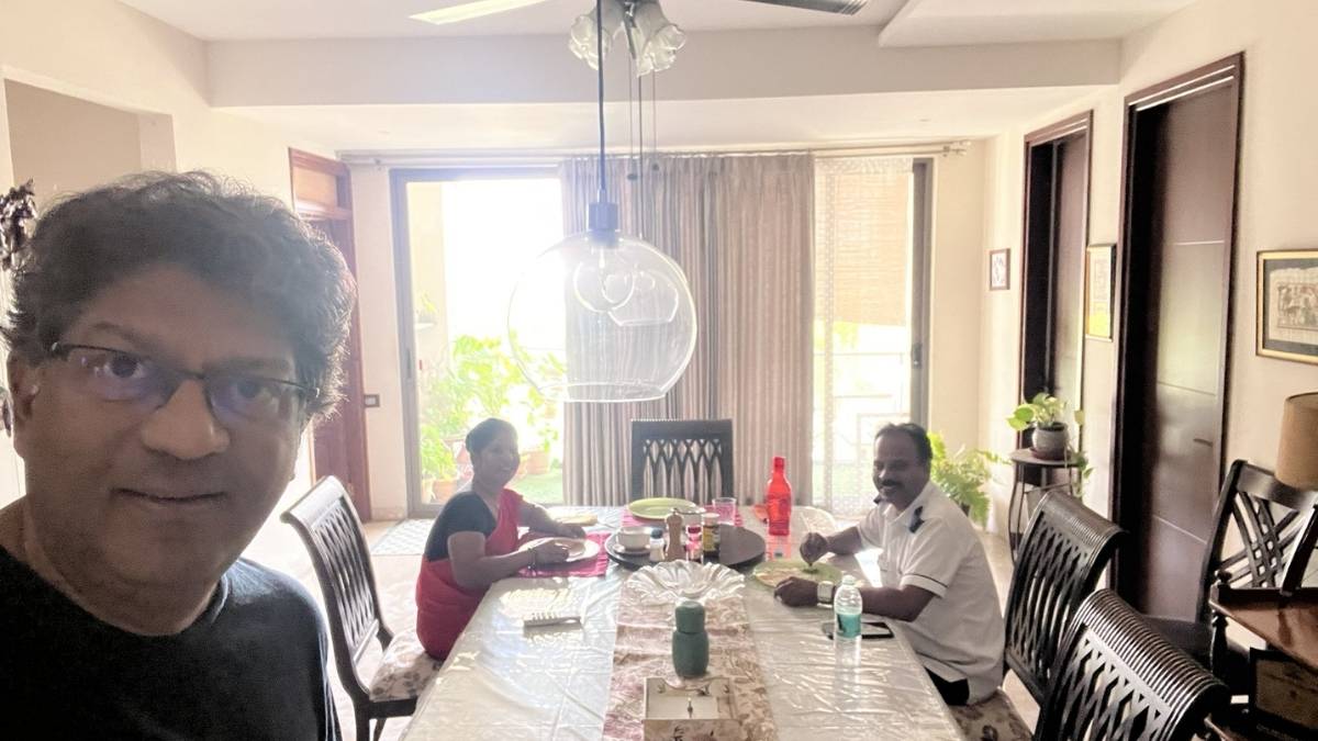 Hyderabad Man’s ‘Team Lunch’ With Househelp & Driver On Dining Table Receives Praise On Social Media
