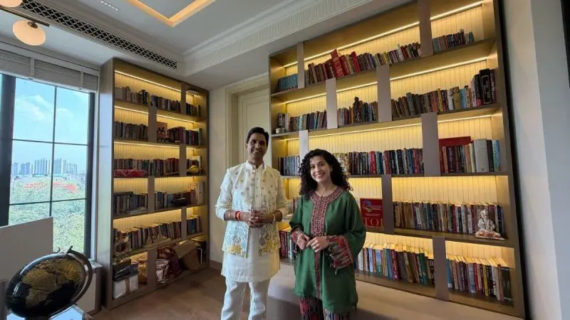 A 60 Ft Artwork, Running Across 5 Storey, Is The Most Striking Part Of Kumar Vishwas’s Noida Home!