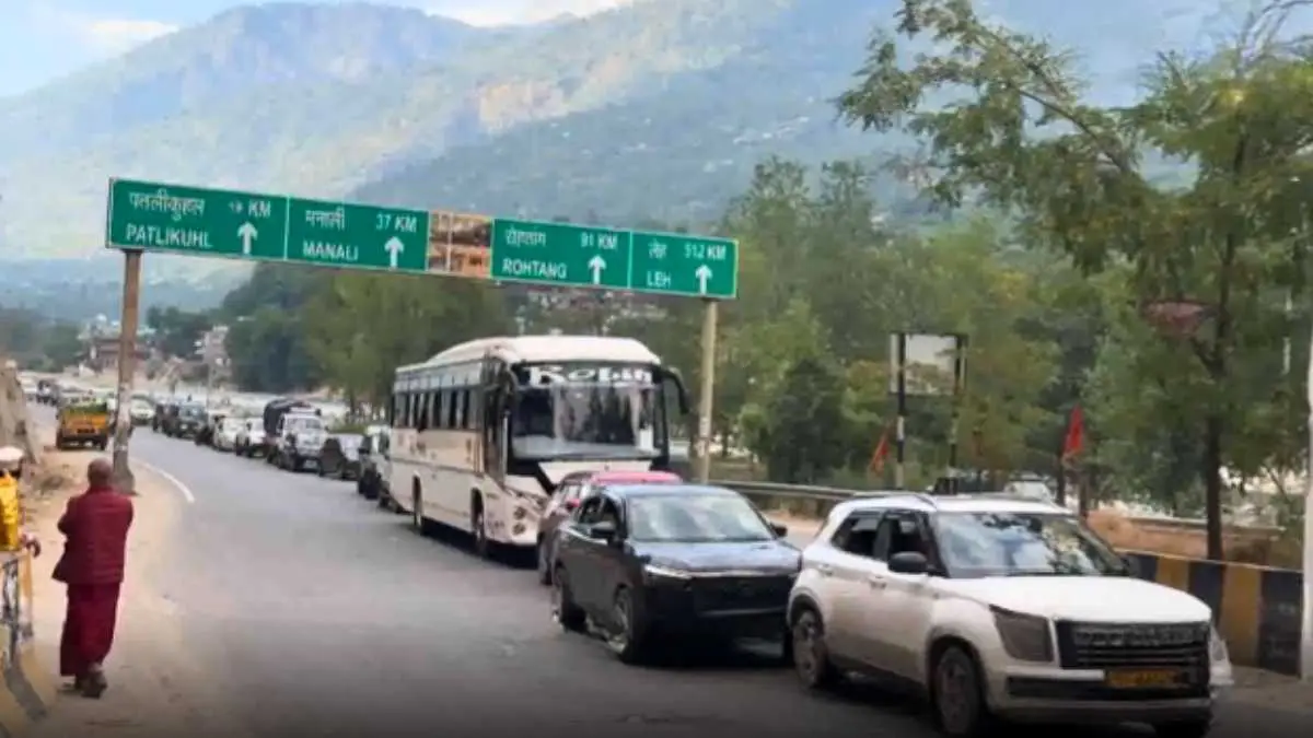 As Temperatures Soar, Himachal Sees Tourist Surge; 27,000 Vehicles Enter Kullu