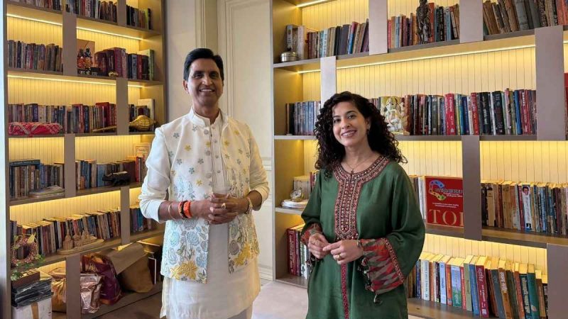 Kumar Vishwas Feels Everyone Should Read THESE 2 Books At Least Once In Their Lives
