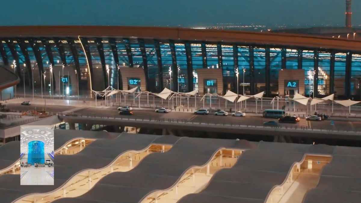 Jeddah’s King Abdulaziz International Airport Has The World’s Largest Aquarium At Airport!