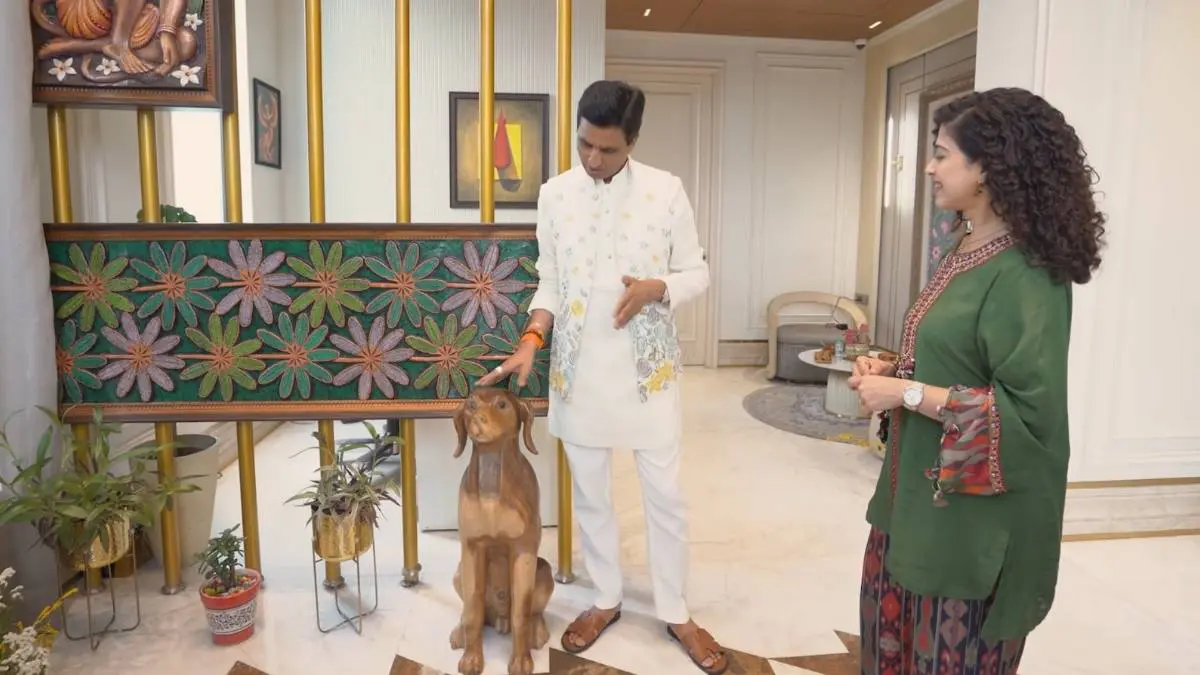 The Heartbreaking Reason Kumar Vishwas Keeps A Wooden Dog Inside His House