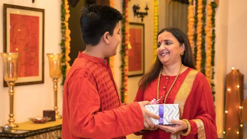 Mother’s Day: Chocolates Among Top Last-Minute Gifts; Ice Cream Cakes See 69% Rise In Orders
