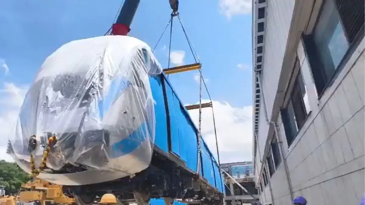 Bengaluru Metro Gets 1st Blue Line Train With Driverless Tech, LCD Route Maps & More