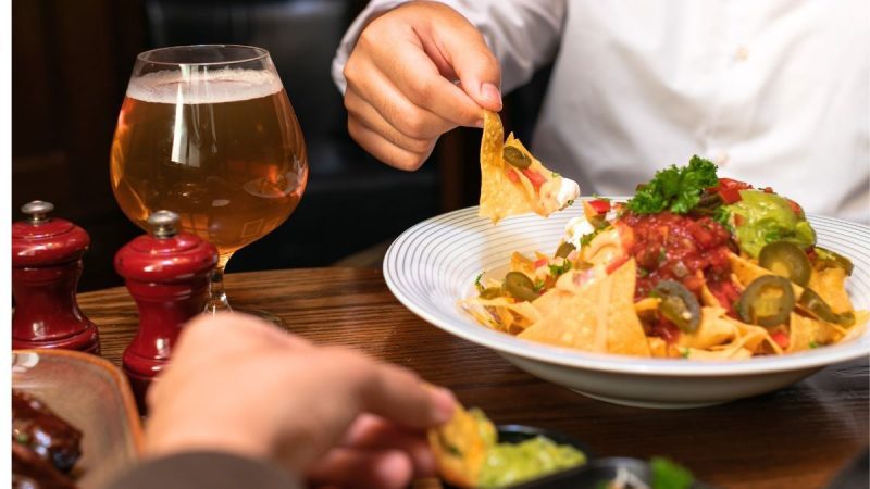 Can’t Help Reaching For Nachos When Having Alcohol? Study Explains Reason For It!