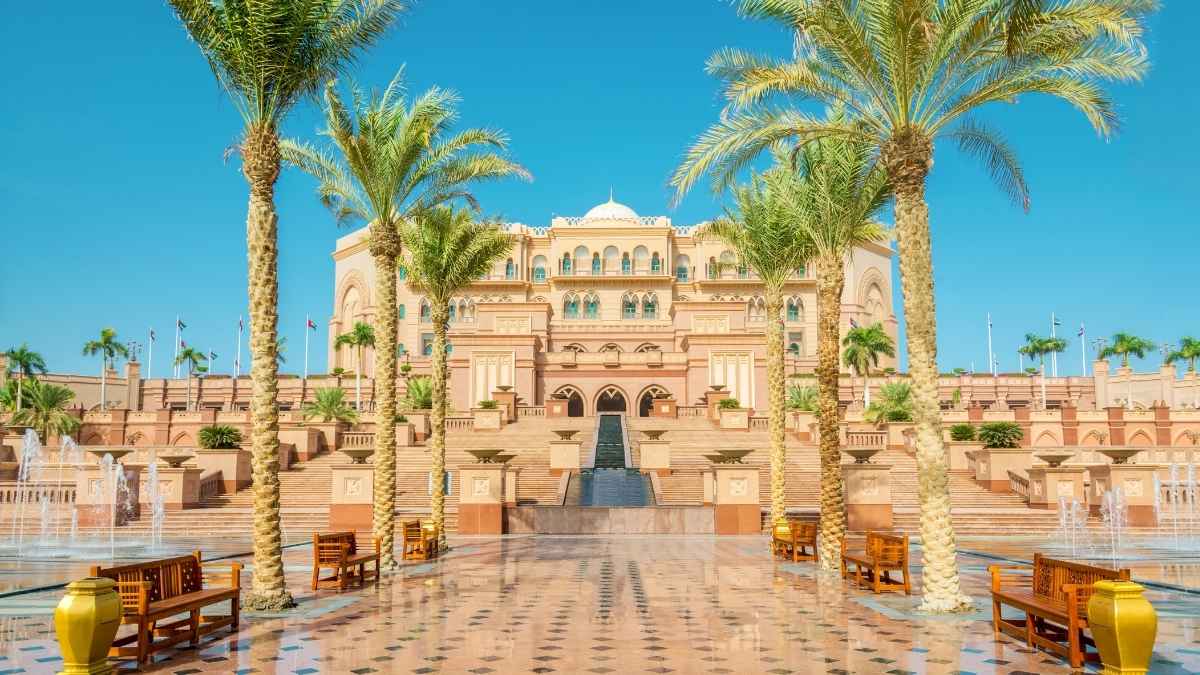 Abu Dhabi: Emirates Palace & Ethr Café Team Up To Host A Summer Pop-Up With Coffee, Pastries & More!