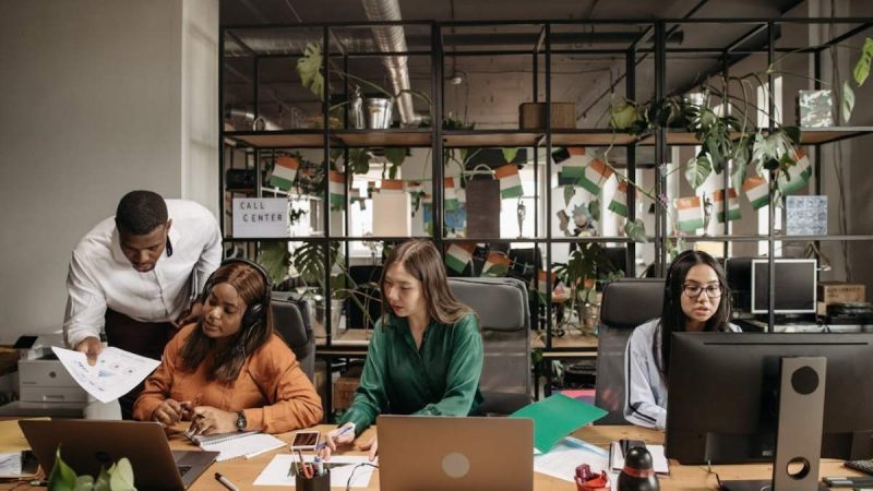 Want To Work In Germany? 15 German Workplace Habits That Will Shock Indians