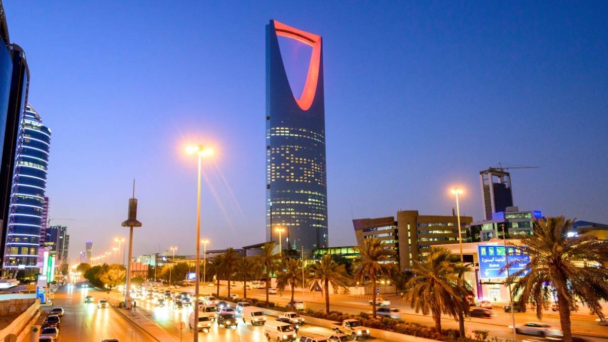 Saudi Arabia Plans Mega Riyadh Cooling Project To Reduce City Heat By 15°C!