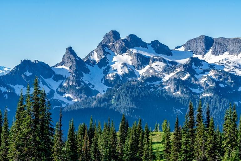 beach vs mountains