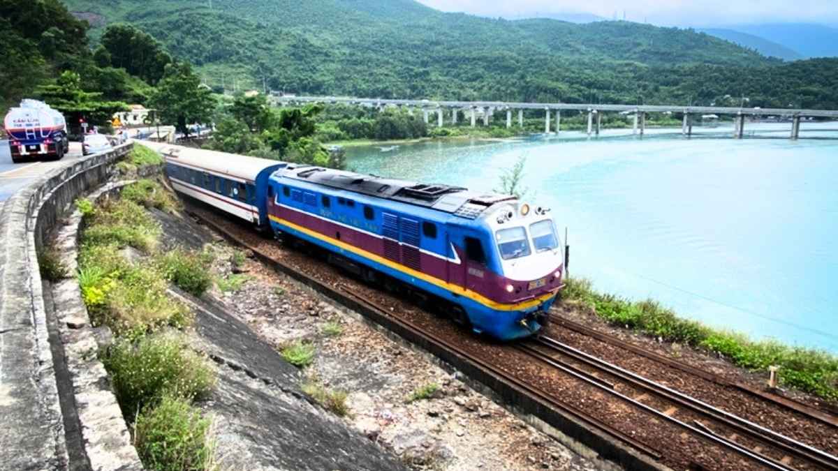 5 Most Beautiful Train Journeys In Asia That Also Have The Best Food Spots!