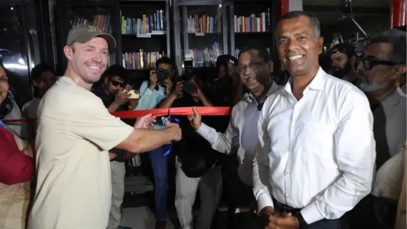Did You Know You Can Borrow Books For Free On WR? Churchgate Station Gets A Public Library!