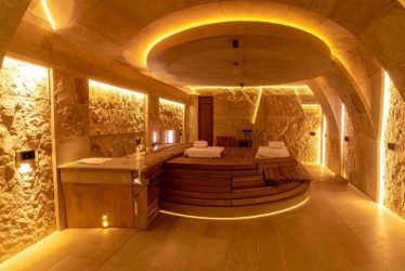 luxury influencer travel