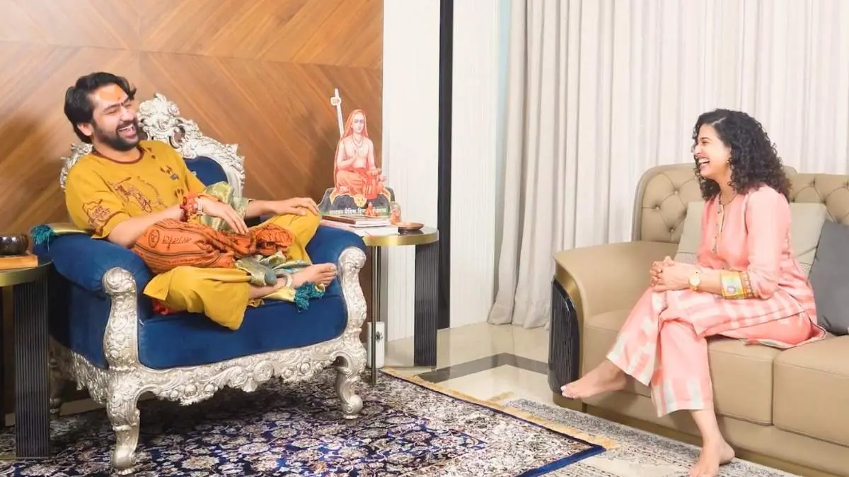 Bageshwar Baba Reveals Why Gurus Wear Yellow & Why Will You Never See Him In A Jeans & Hoodie!