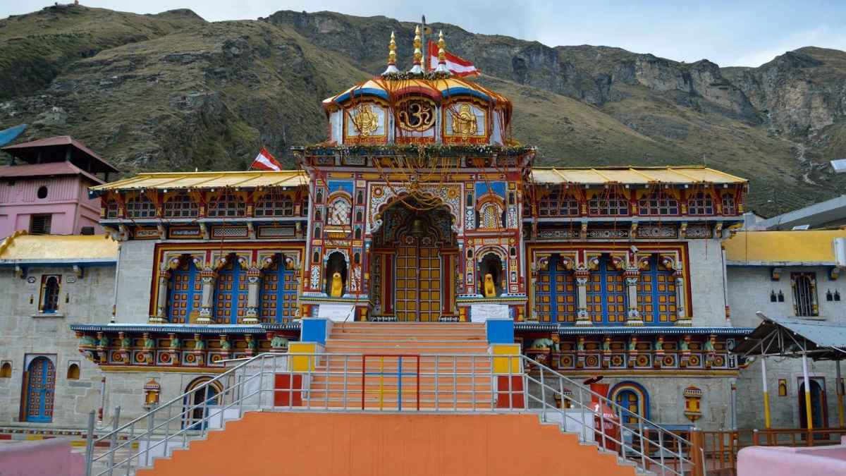 Heavy Rain Disrupts Pilgrimages: Char Dham, Amarnath & Vaishno Devi Yatras Suspended