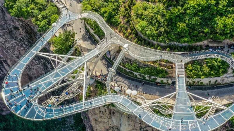 China’s Glass Bridge Cracks After Teenager Hits It With An Umbrella; Here’s What Happened
