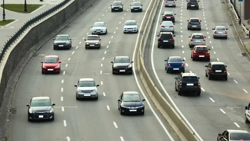 Delhi To Make 25 Busy Junctions Signal-Free For Smoother Travel & Here’s All About It