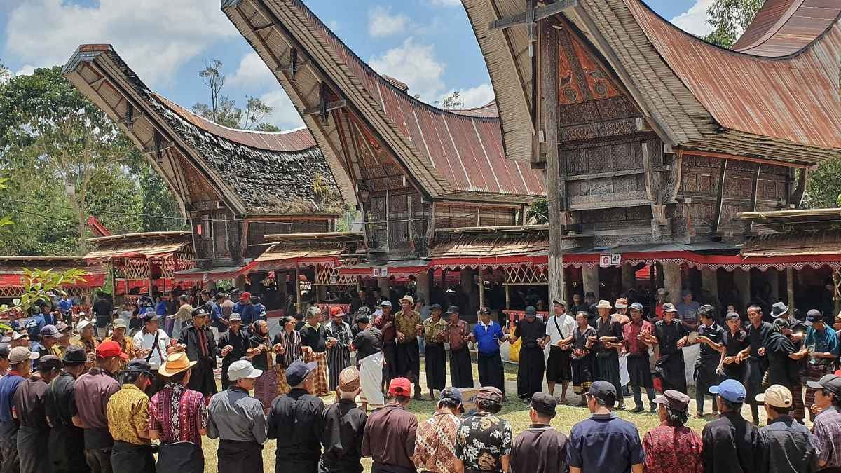 Why Does Indonesia’s Toraja Tribe Keep Dead Bodies At Home For Years?