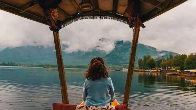 Kashmir Under ₹40,000? Inside Kashmir Trip Budget Breakdown Covering Flights, Hotels & More