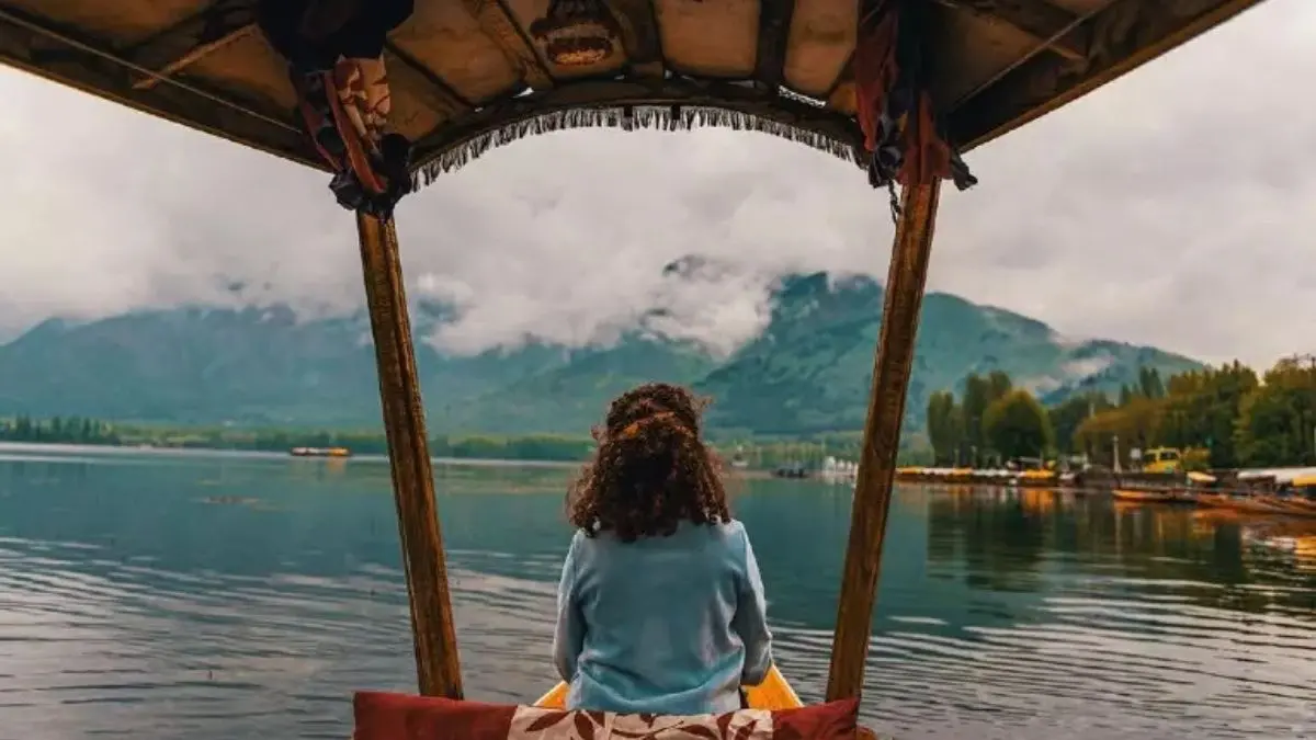 Kashmir Under ₹40,000? Inside Kashmir Trip Budget Breakdown Covering Flights, Hotels & More