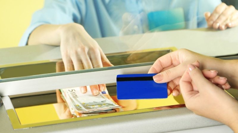 Kuwait Makes E-Payments Mandatory Above KD10 At THESE Facilities