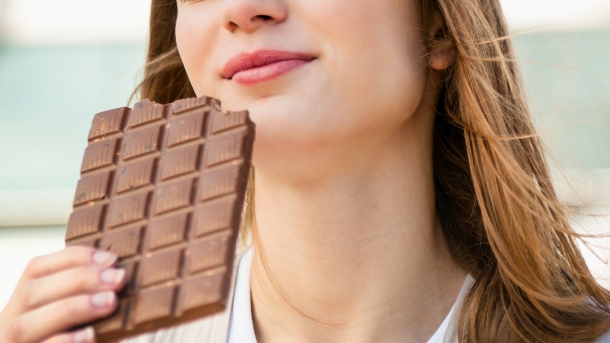 Not Eating, Just Sniffing 90% Dark Chocolate Can Help You Work Out Better At The Gym: Study