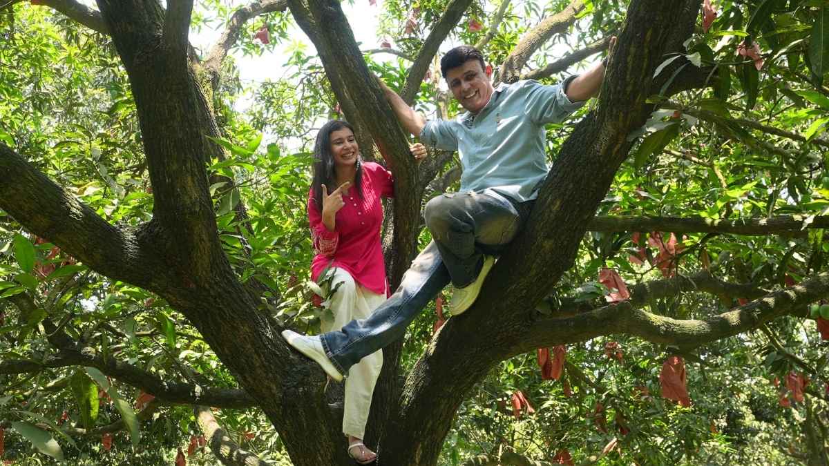 RJ Naved Deals With Haters By Blowing Raspberries & It’s The Funniest Coping Trick Ever