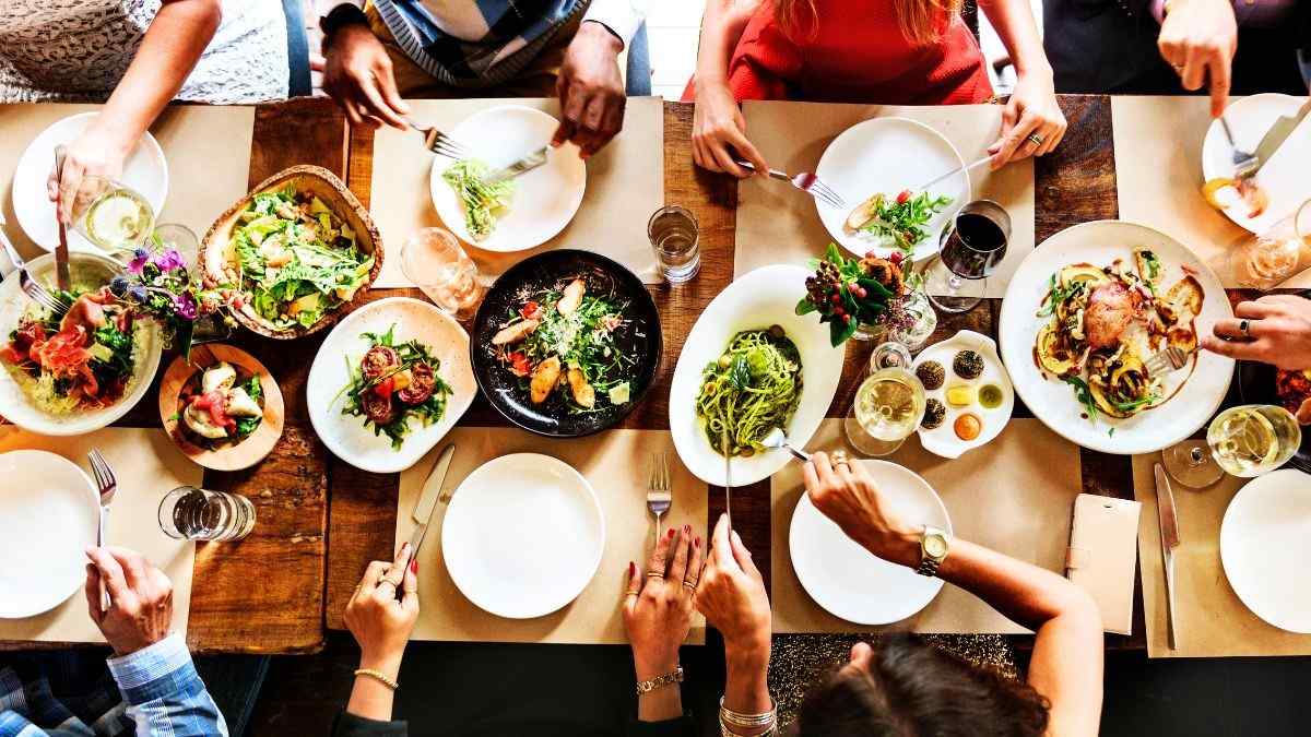 Dining Out In Delhi? You Will Soon Be Able To Check Restaurant Hygiene Grades From A To D
