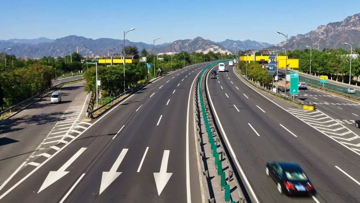 India’s 7 New Expressways That Are Making Road Trips Faster, Smoother & More Scenic