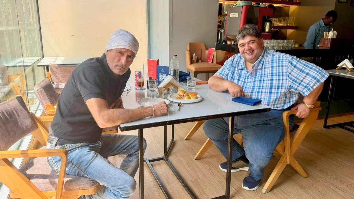 Rehman Dakait AKA Akshaye Khanna Lunched At Mumbai’s Celeb-Favourite Restaurant With His Pal