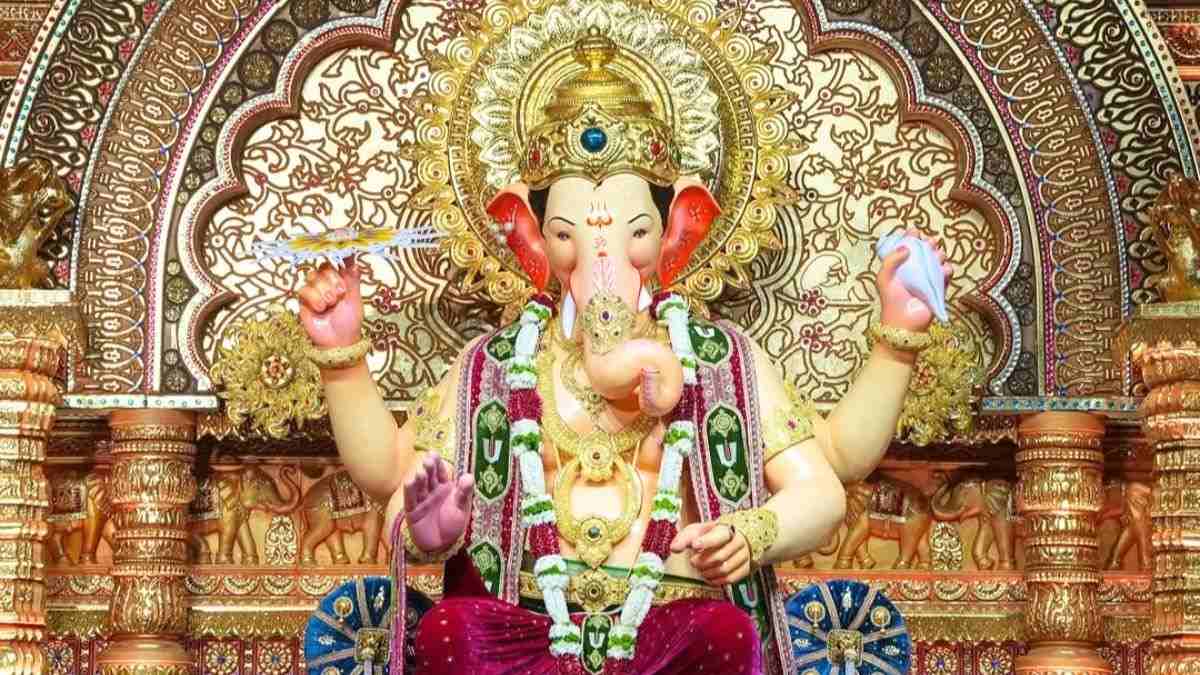 Ganesh Chaturthi 2026 In Mumbai: Your Ultimate Guide To Pandal Hopping, What To Carry, Wear & More