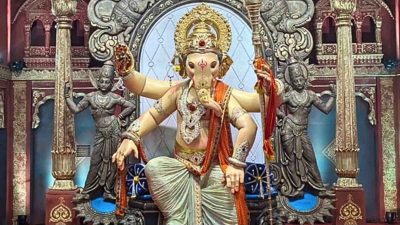 10 Ganpati Pandals In Mumbai To Visit By Local Trains; Routes & Schedules & How To Reach
