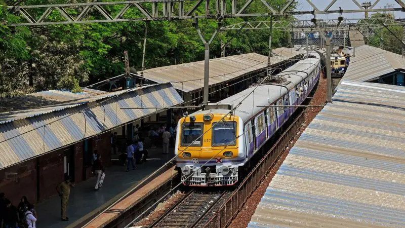 Ganpati Visarjan: Charni Road Sees 4–5 Lakh Passengers As Western Railway Steps Up Crowd Control
