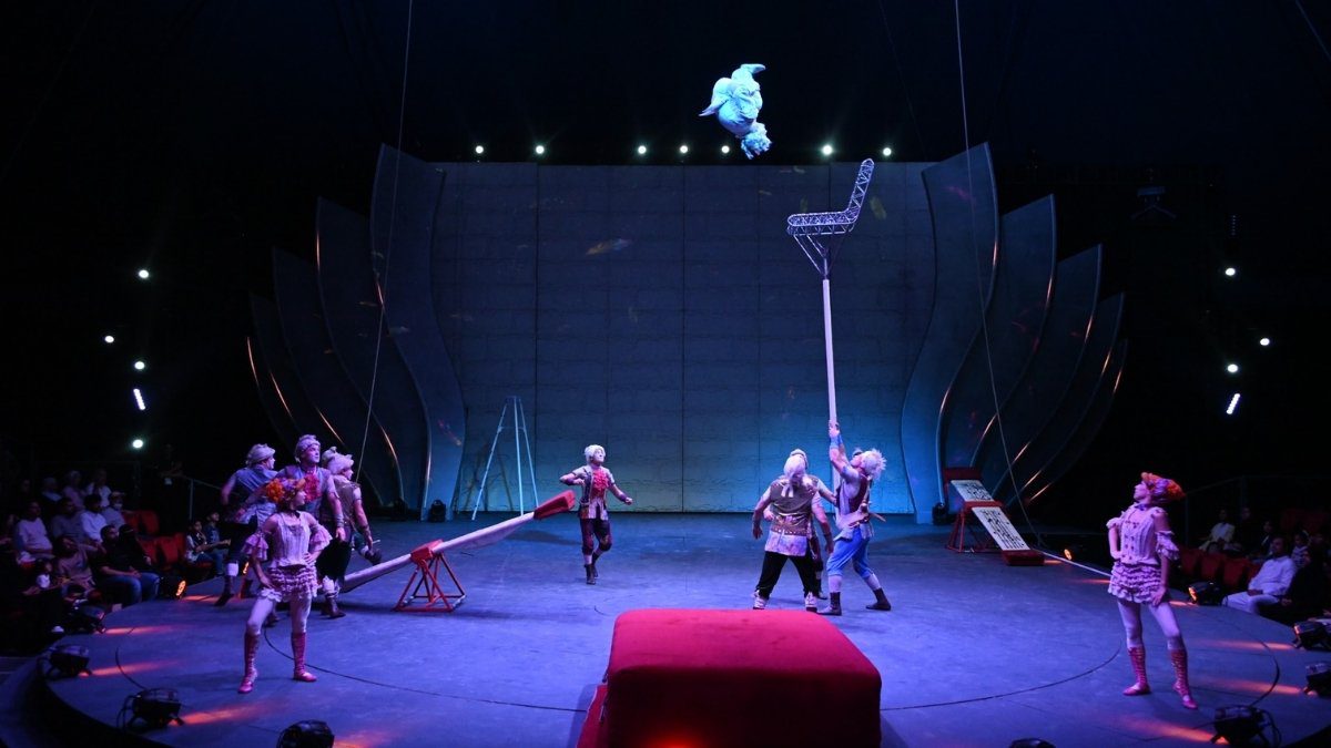 PLUMA Circus Takes Over Dubai Festival City Mall This September With Aerial Acrobatics & More!