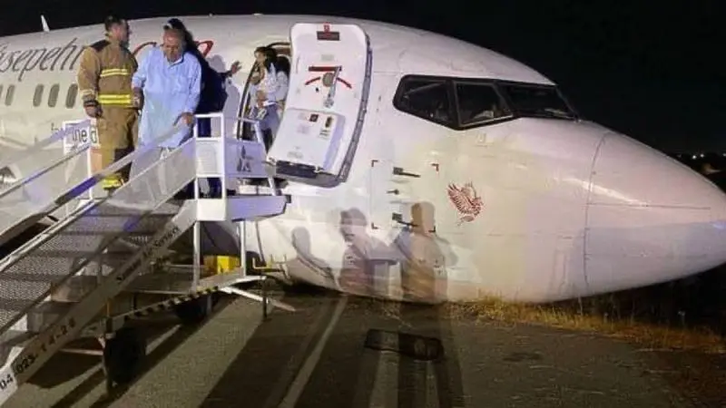Sepehran Airlines Boeing 737 Turns Back After Severe Vibrations Send Cabin Ceiling Falling Mid-Air