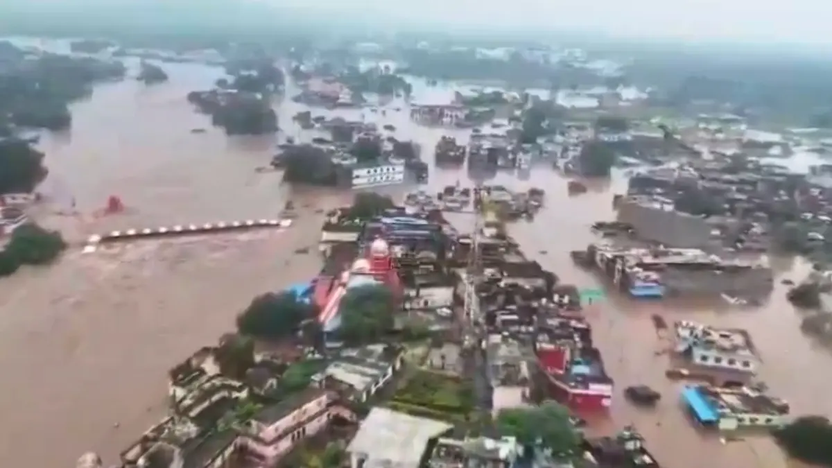 Uttar Pradesh Floods: 3.53 Lakh People Affected Across 26 Districts, 17,500 Evacuated