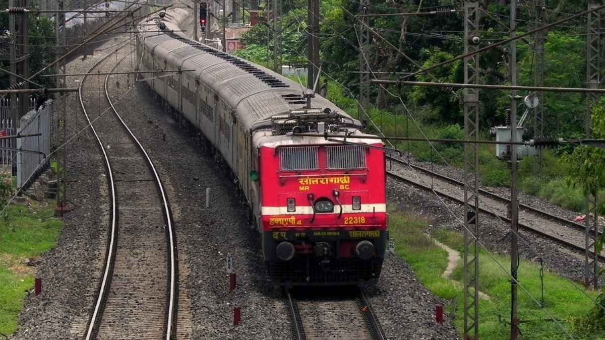 No More Overflowing Bins! Indian Railways Plans A New Waste System For Long Train Journeys