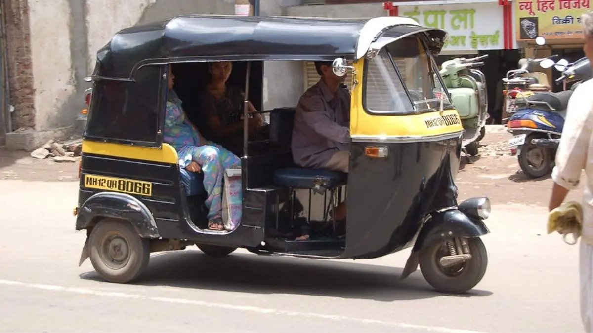 Auto-Taxi Drivers In Maharashtra To Get ₹10,000 Aid, Insurance & Scholarships!