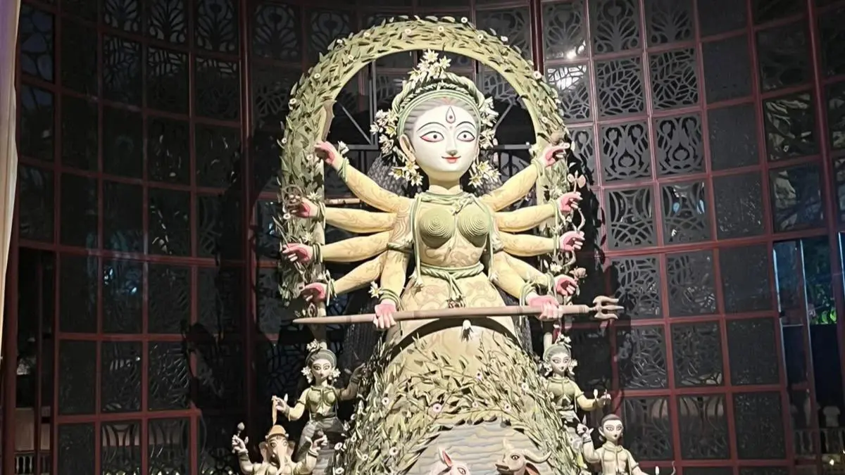Durga Puja 2026: 8 Kolkata Pandals For Floating Installations, Recycled Pen Creations & More