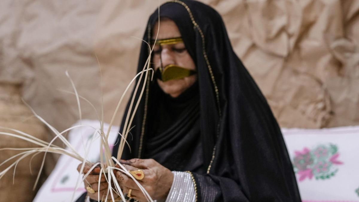 Learn Al Ayyala, Watch Falconry & More At Al Ain’s Free 20-Day Traditional Handicrafts Festival