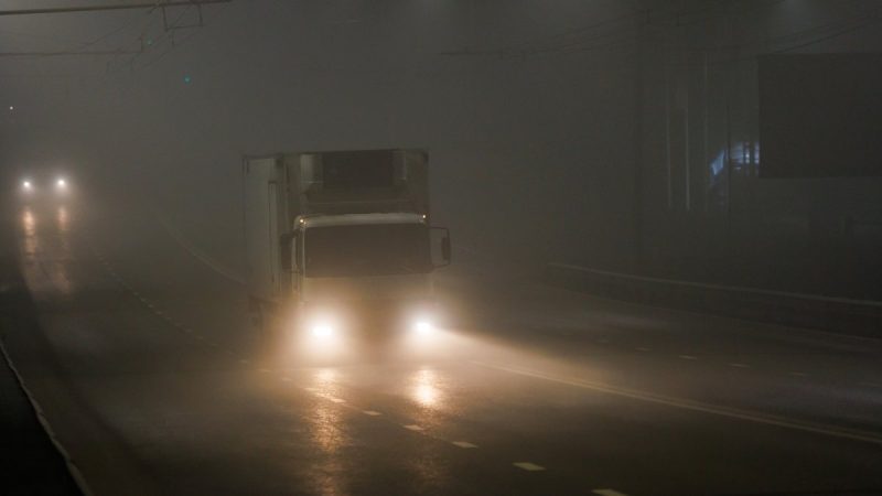 UAE Fog Alert: Motorists Face Reduced Visibility During Overnight Commute