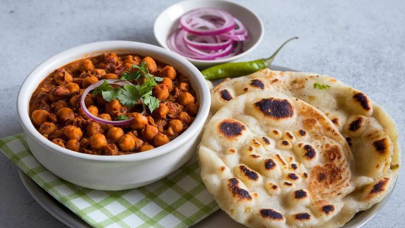 Rajma & Chole Gave You Bloated Tummy? Nutritionist Shares A Game-Changing Tip