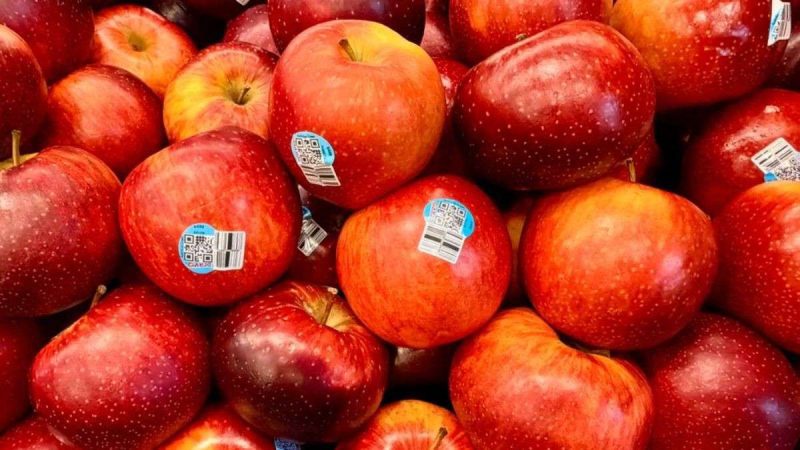 FSSAI Reveals What You Should Do Before Eating Fruits With Stickers; No, Peeling Them Isn’t Enough